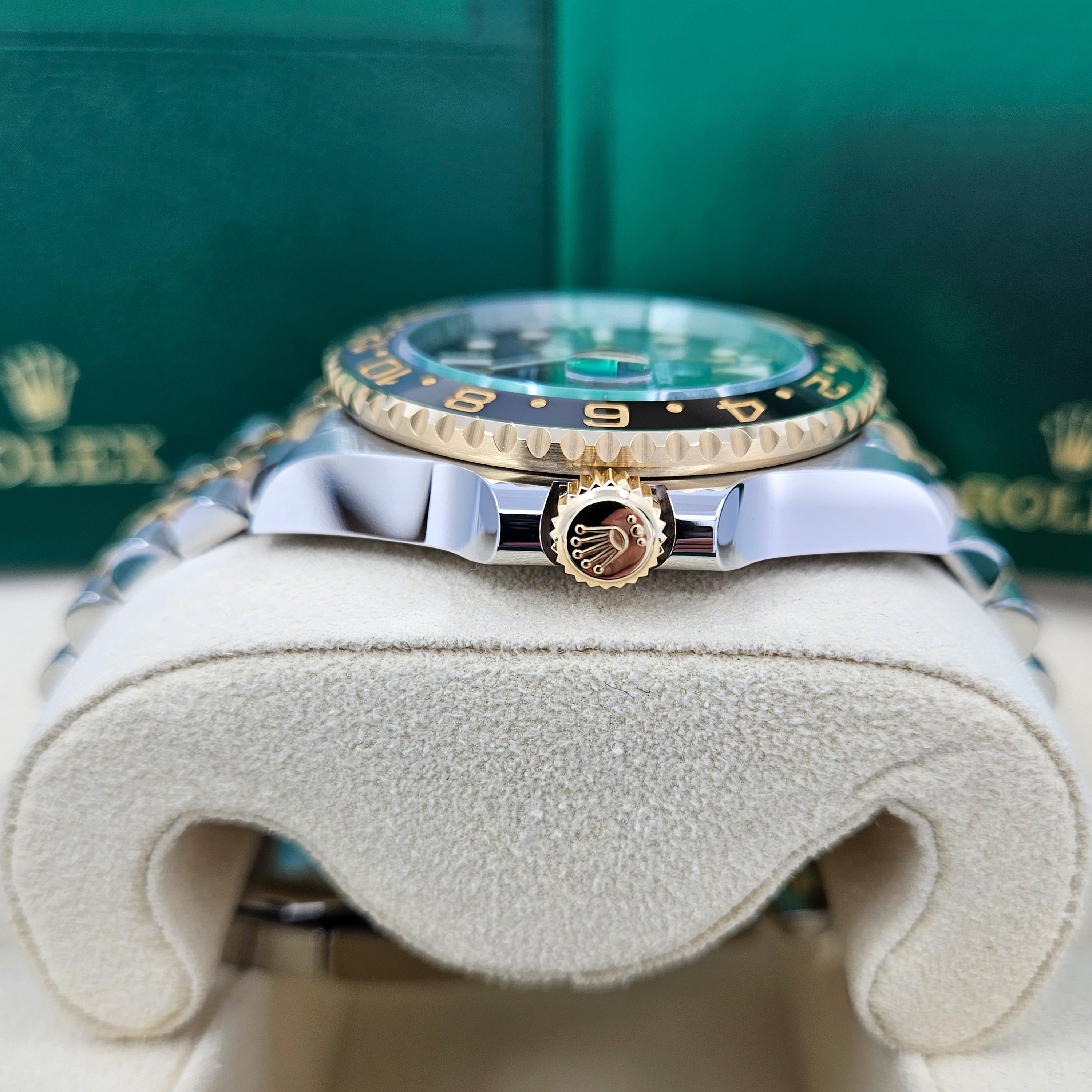 Rolex GMT-Master II, 40mm, Oystersteel and 18k Yellow Gold, Ref# 126713GRNR-0001 - Image 5