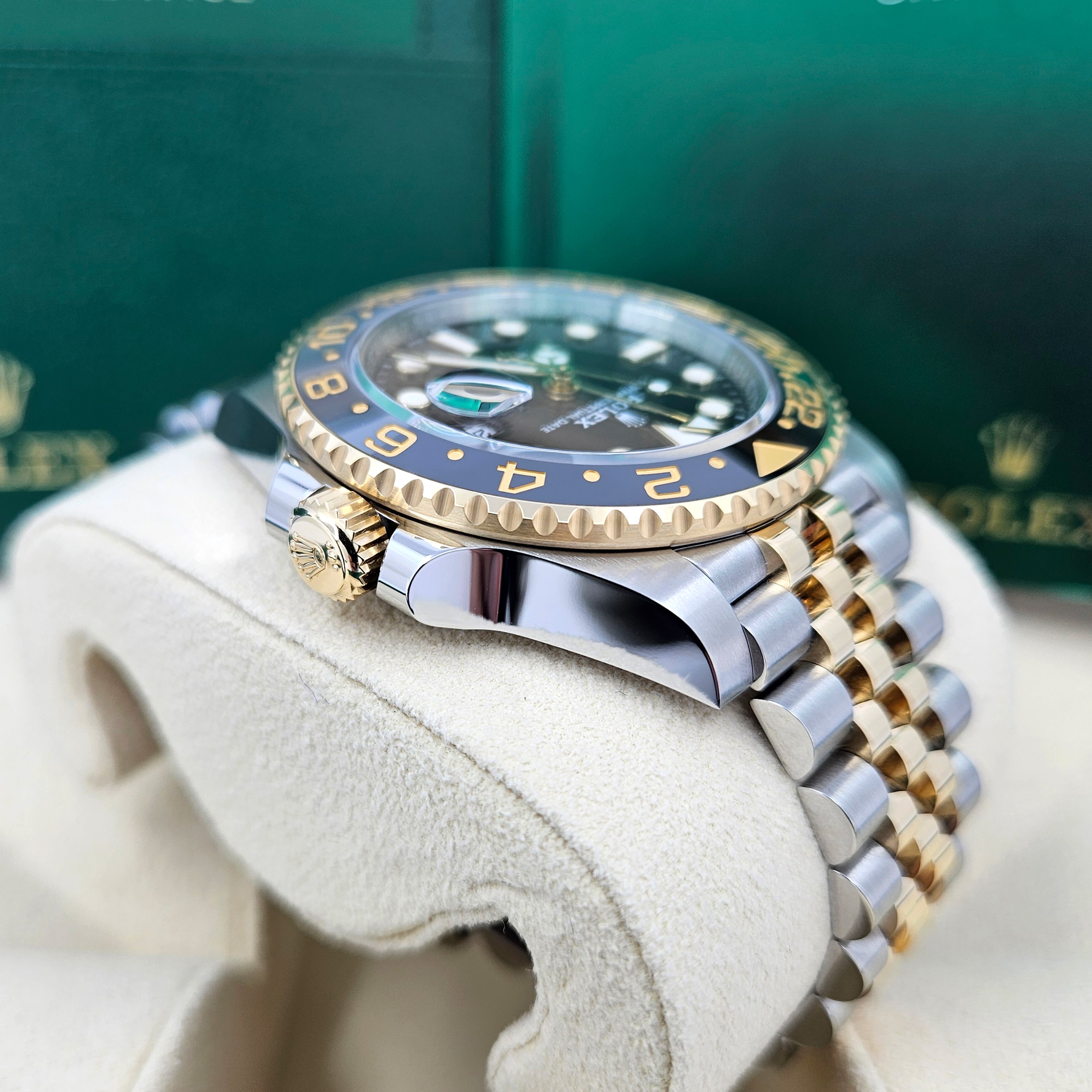 Rolex GMT-Master II, 40mm, Oystersteel and 18k Yellow Gold, Ref# 126713GRNR-0001 - Image 6