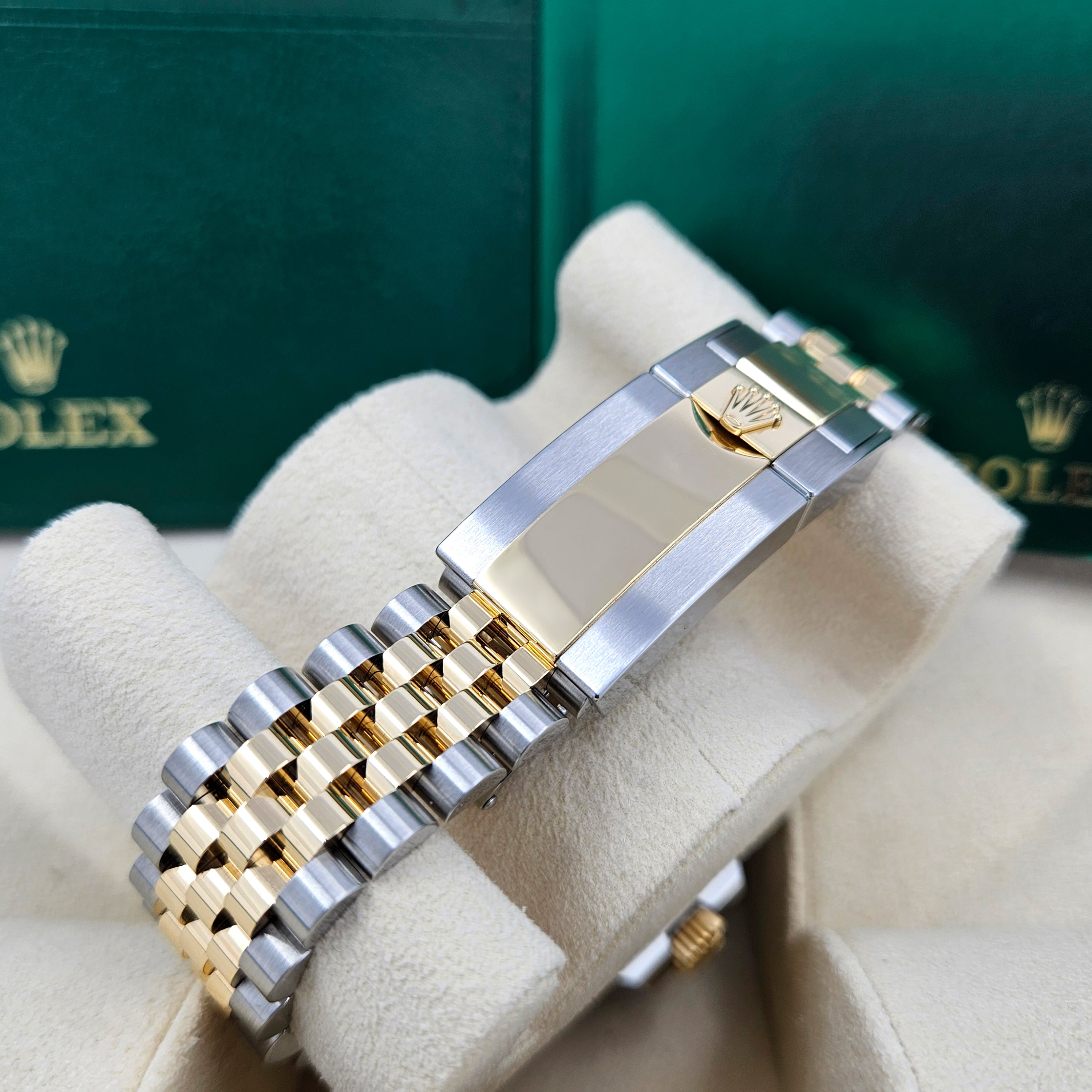 Rolex GMT-Master II, 40mm, Oystersteel and 18k Yellow Gold, Ref# 126713GRNR-0001 - Image 9