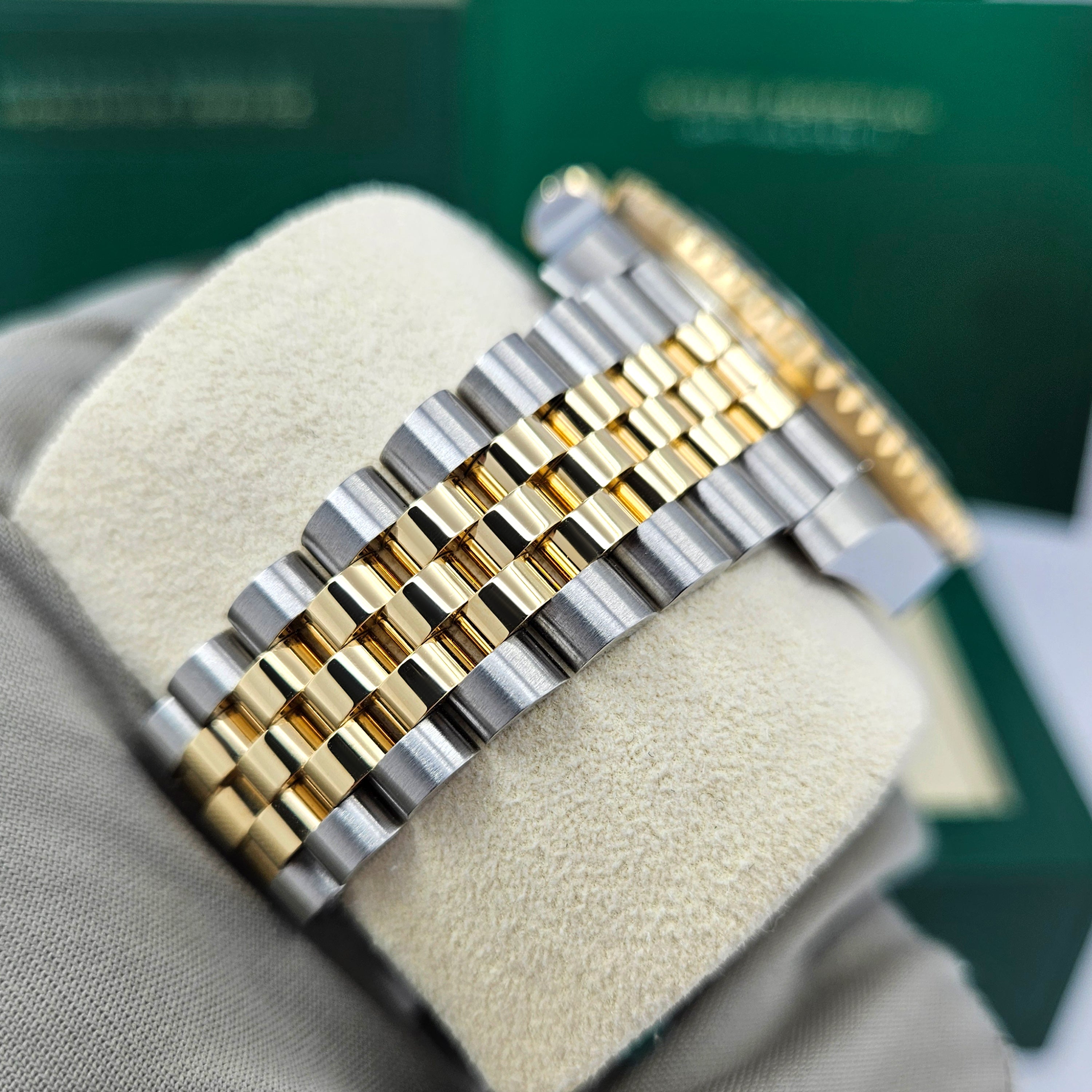 Rolex GMT-Master II, 40mm, Oystersteel and 18k Yellow Gold, Ref# 126713GRNR-0001 - Image 12