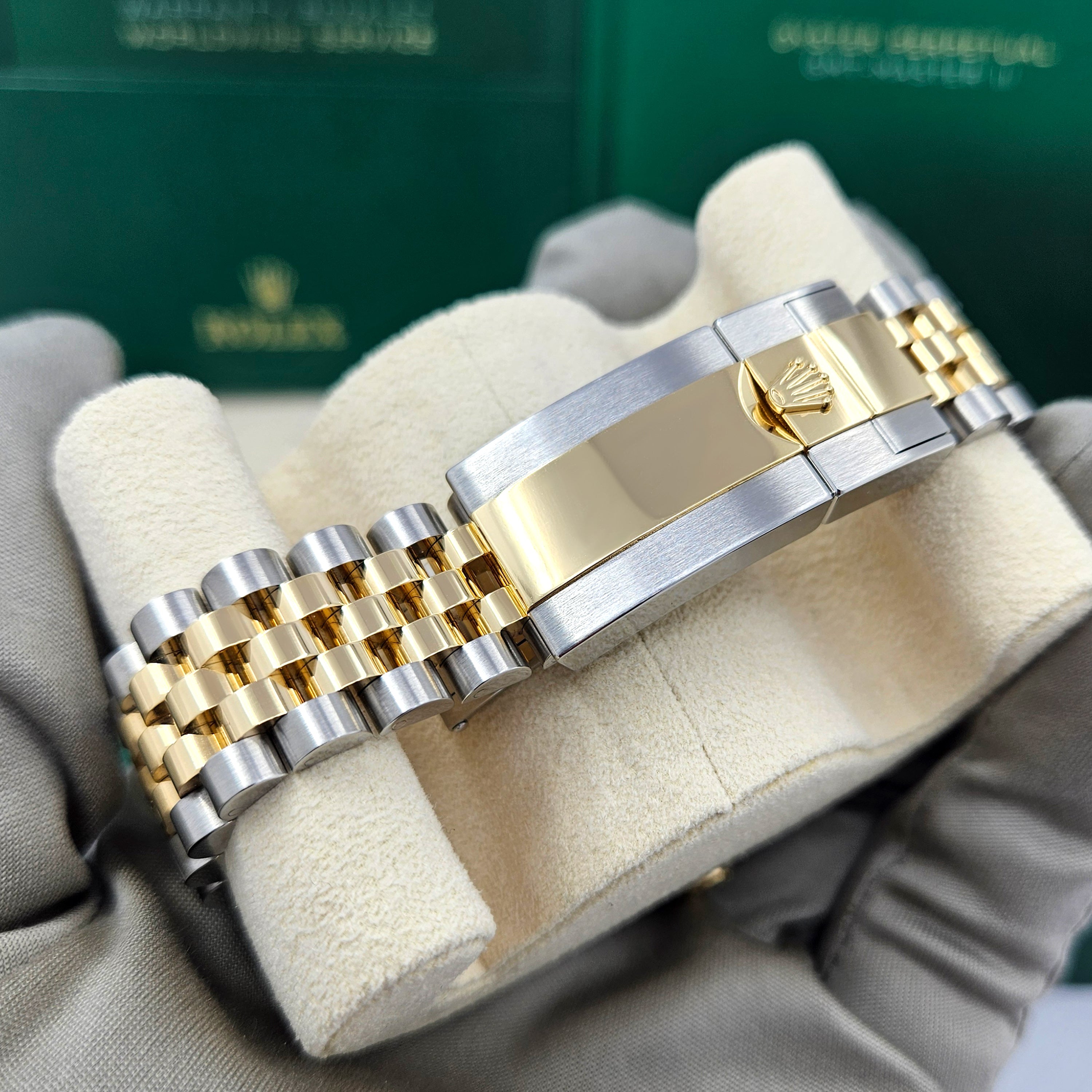 Rolex GMT-Master II, 40mm, Oystersteel and 18k Yellow Gold, Ref# 126713GRNR-0001 - Image 13