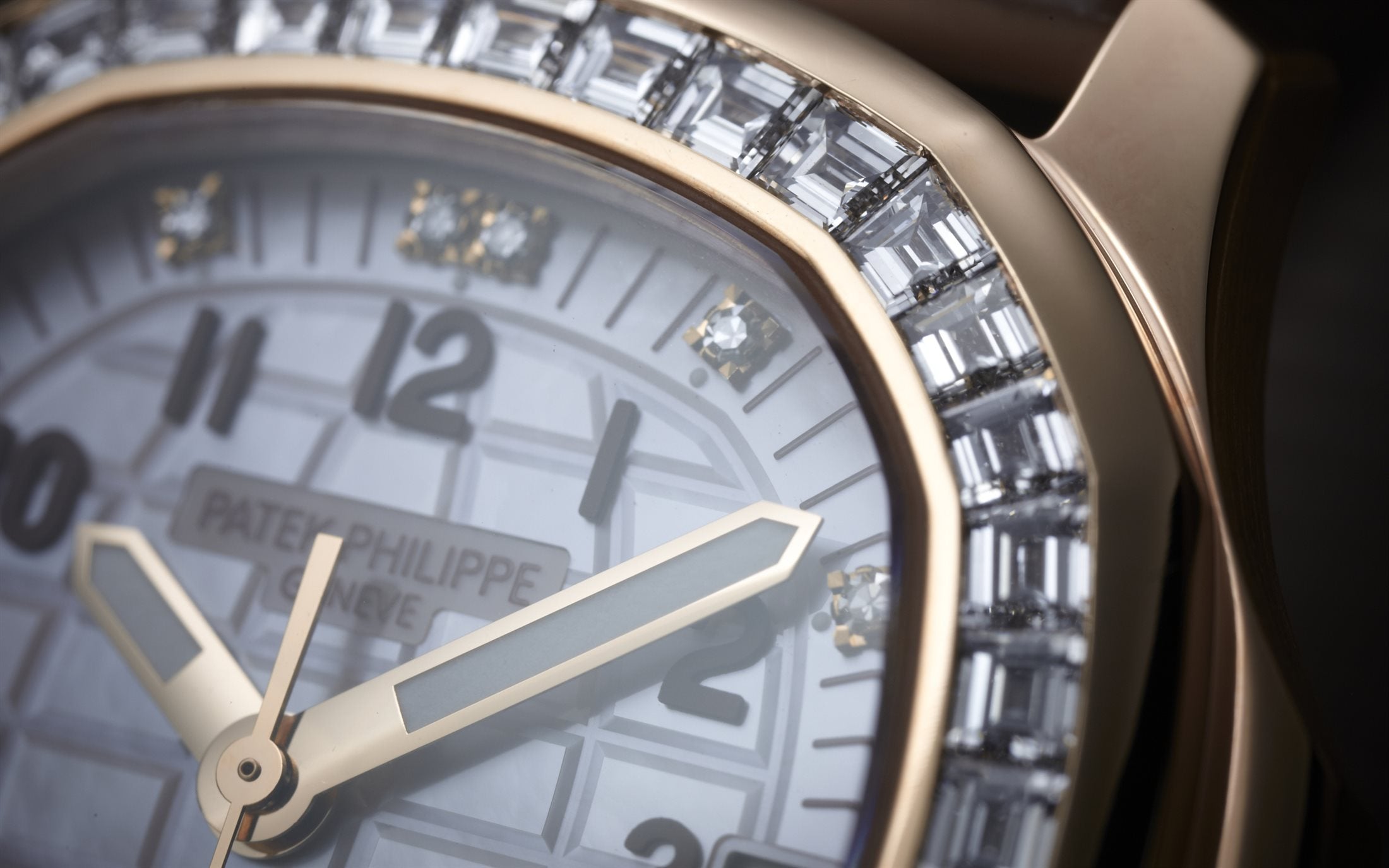 Patek Philippe Aquanaut Luce Haute Joaillerie, 18k Rose Gold, 35,6mm, Ref# 5072R-001 - Image 4