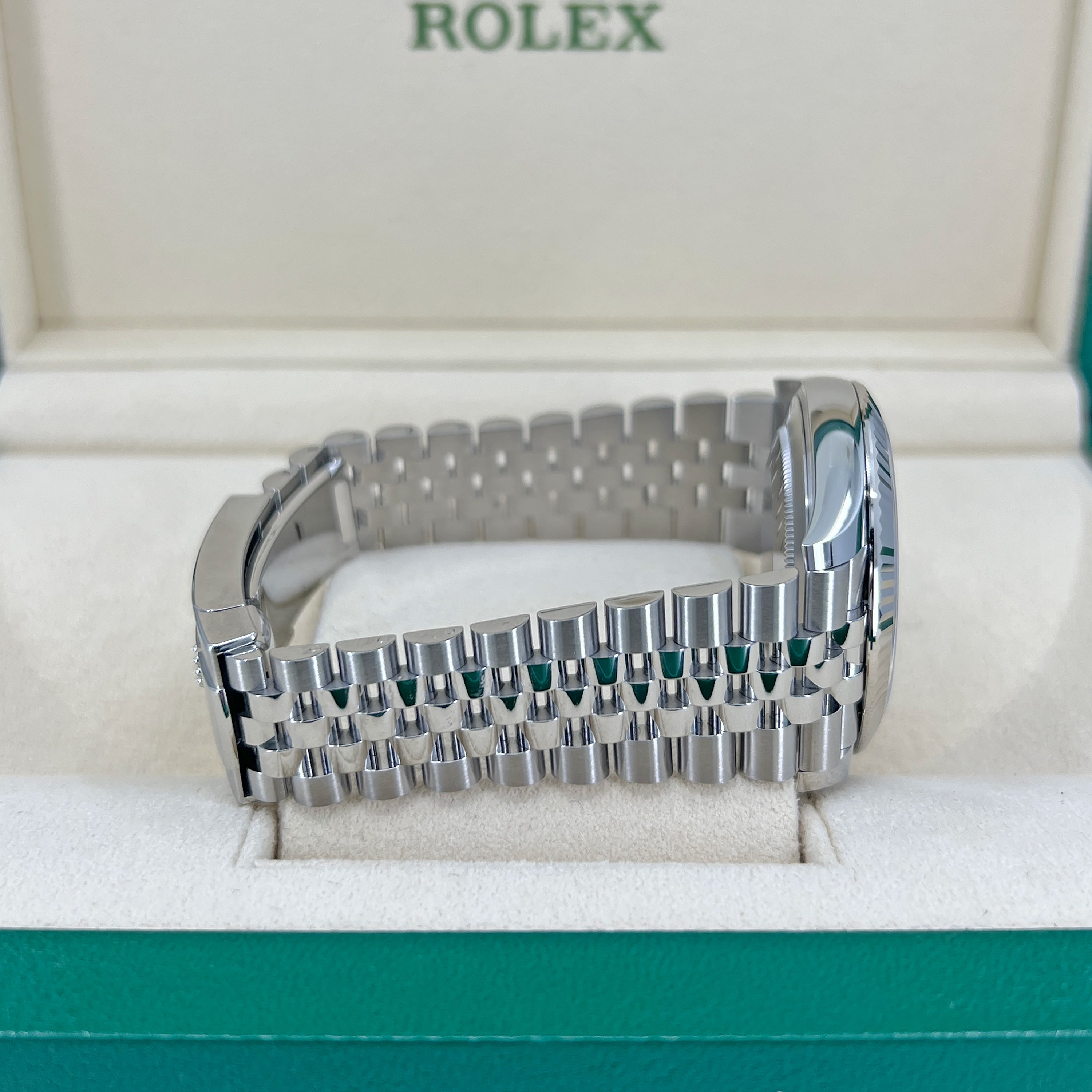 Rolex Datejust 41 Oystersteel and 18K White Gold 41 mm White Dial, Ref# 126334-0010 - Image 9