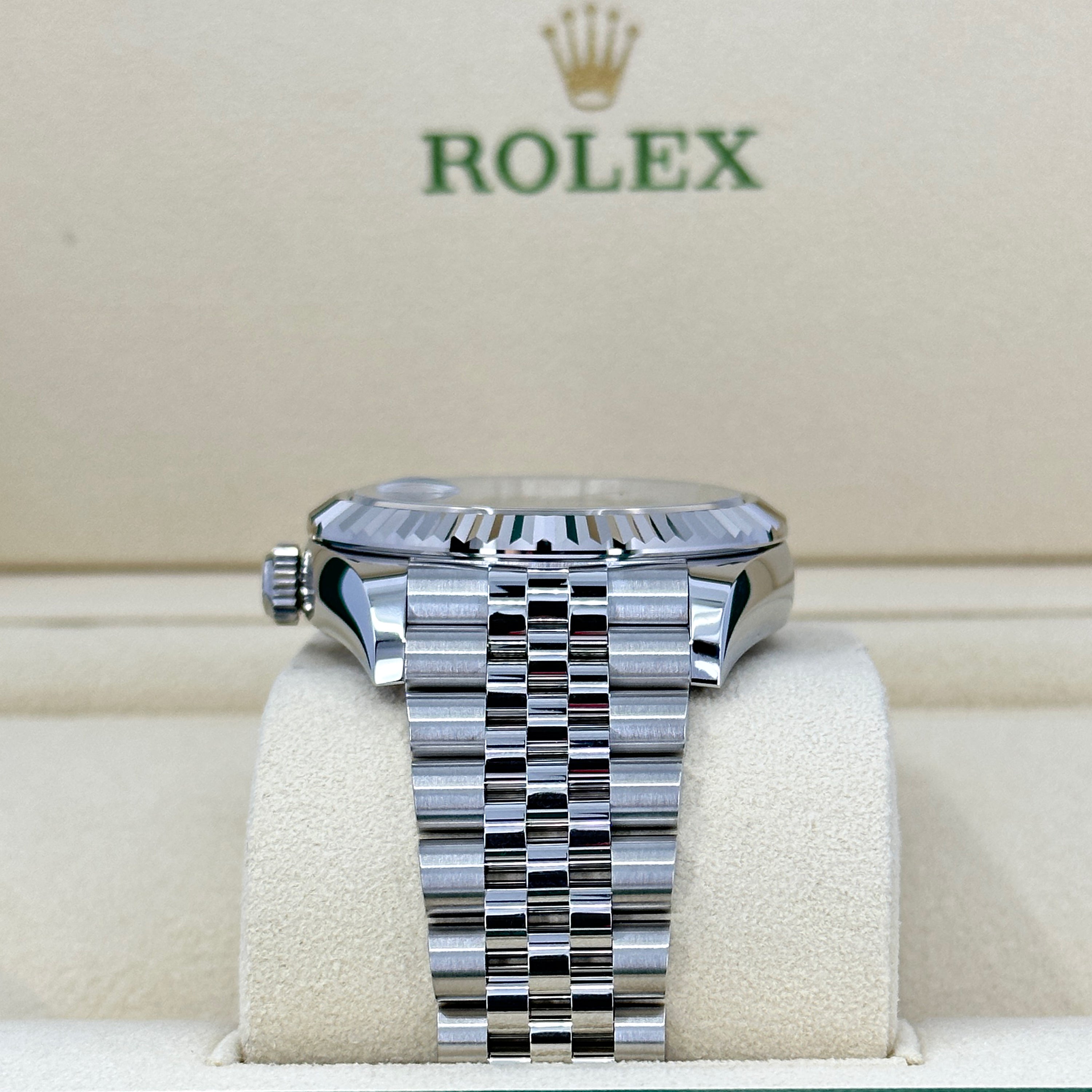 Rolex Sky-Dweller, 42mm, Oystersteel and 18k White Gold, Blue, Jubilee, Ref# 336934-0006 - Image 5