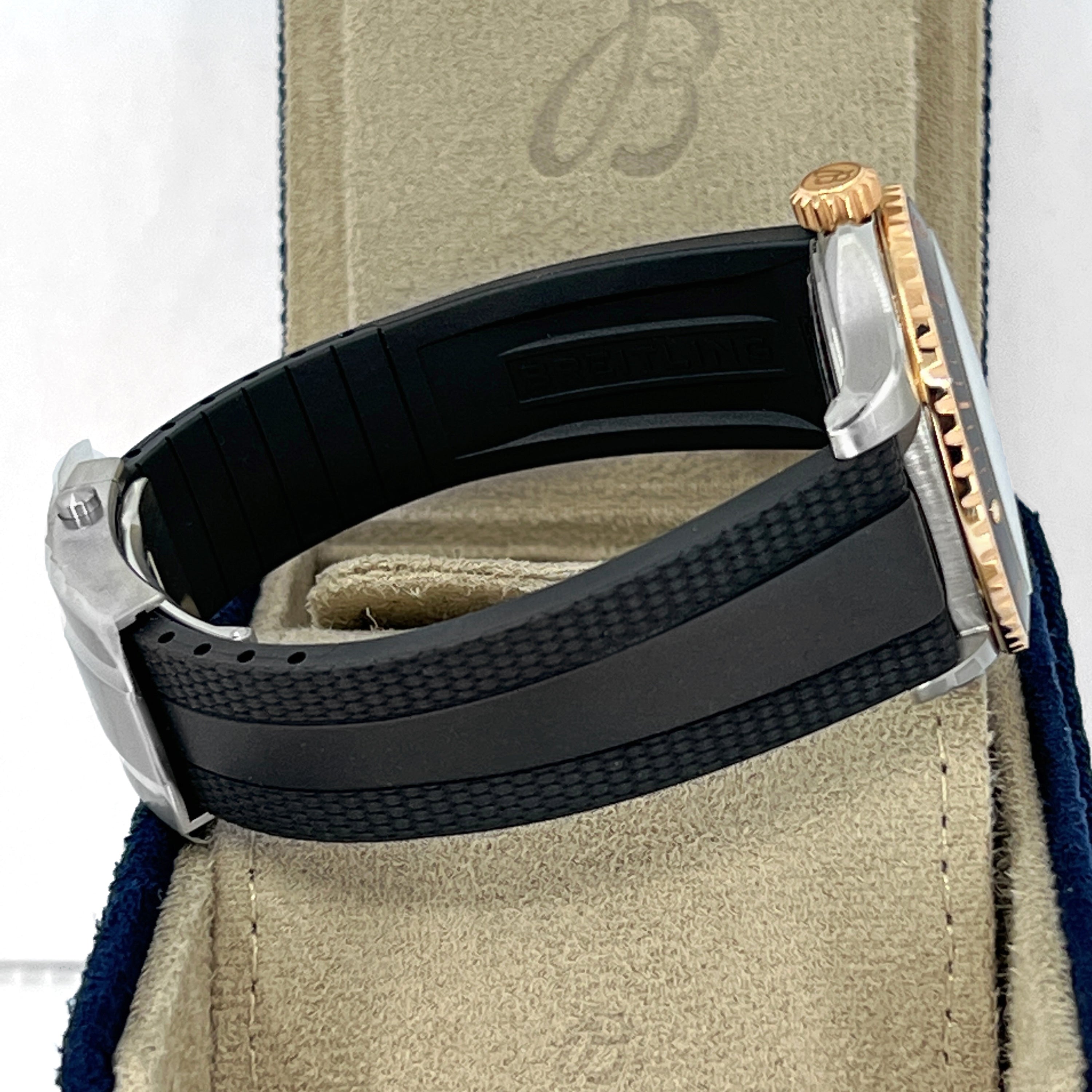 Breitling Superocean Automatic 42, Stainless Steel and 18k Red Gold, 42mm, Ref# U17375211B1S1 - Image 9