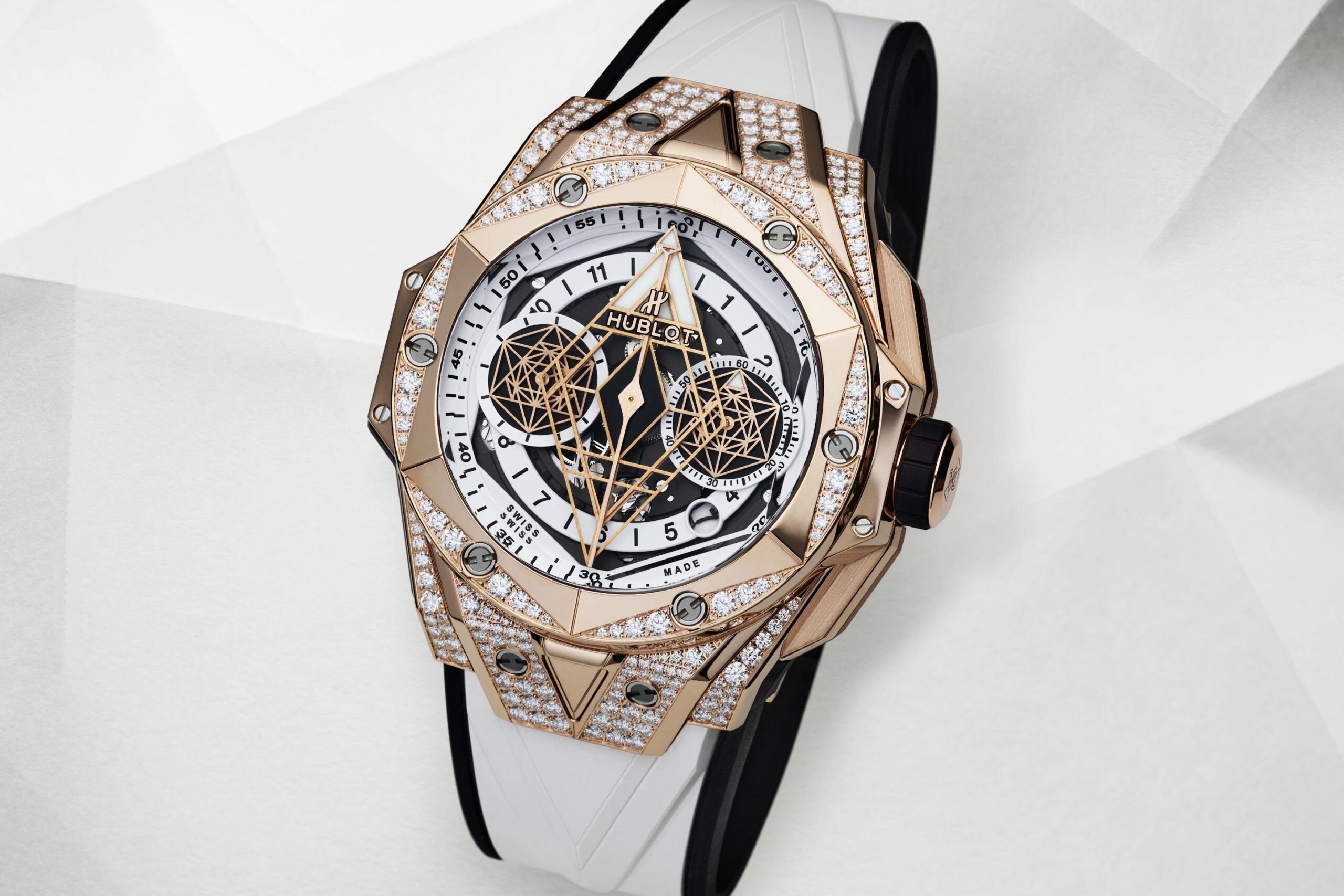 Hublot Big Bang SANG BLEU II KING GOLD WHITE PAVÉ Ref# 418.OX.2001.RX.1604.MXM20 - Image 2
